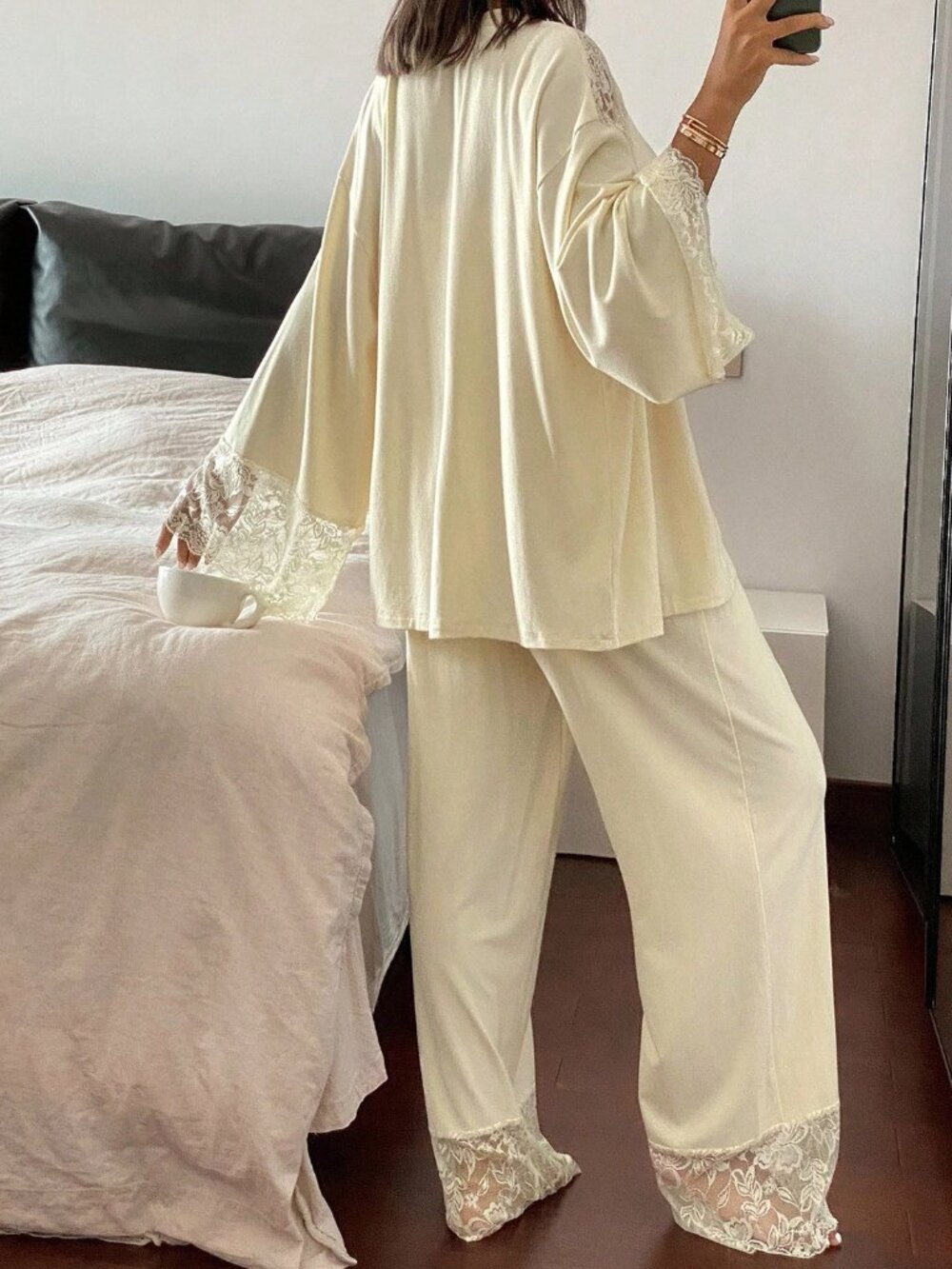 White Casual Women's Lace Patchwork Robe - Picture 2 of 7